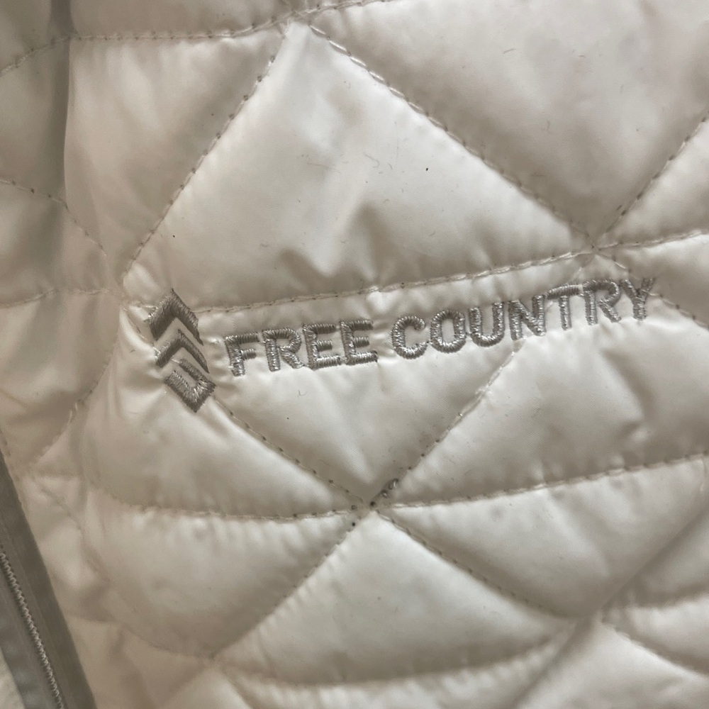 Free Country Quilted Ivory Vest - Picture 2 of 9